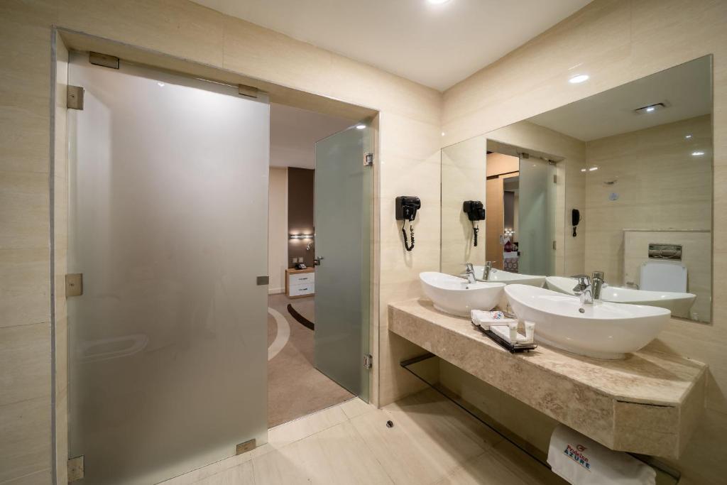 PrideInn Azure image 2